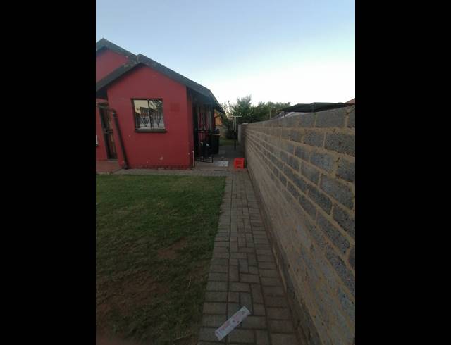2 BEDROOM HOUSE FOR SALE IN UNITAS PARK